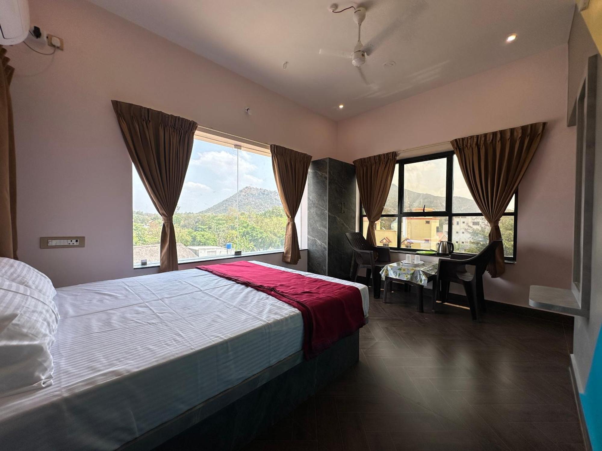 Om Lingeswaran Home Stay Tiruvannāmalai Exteriér fotografie