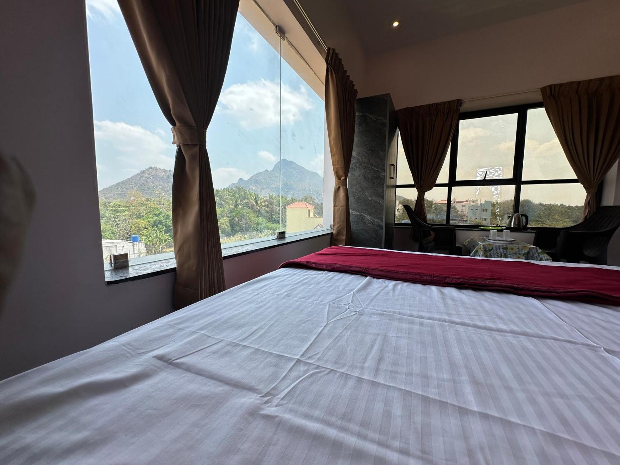 Om Lingeswaran Home Stay Tiruvannāmalai Exteriér fotografie
