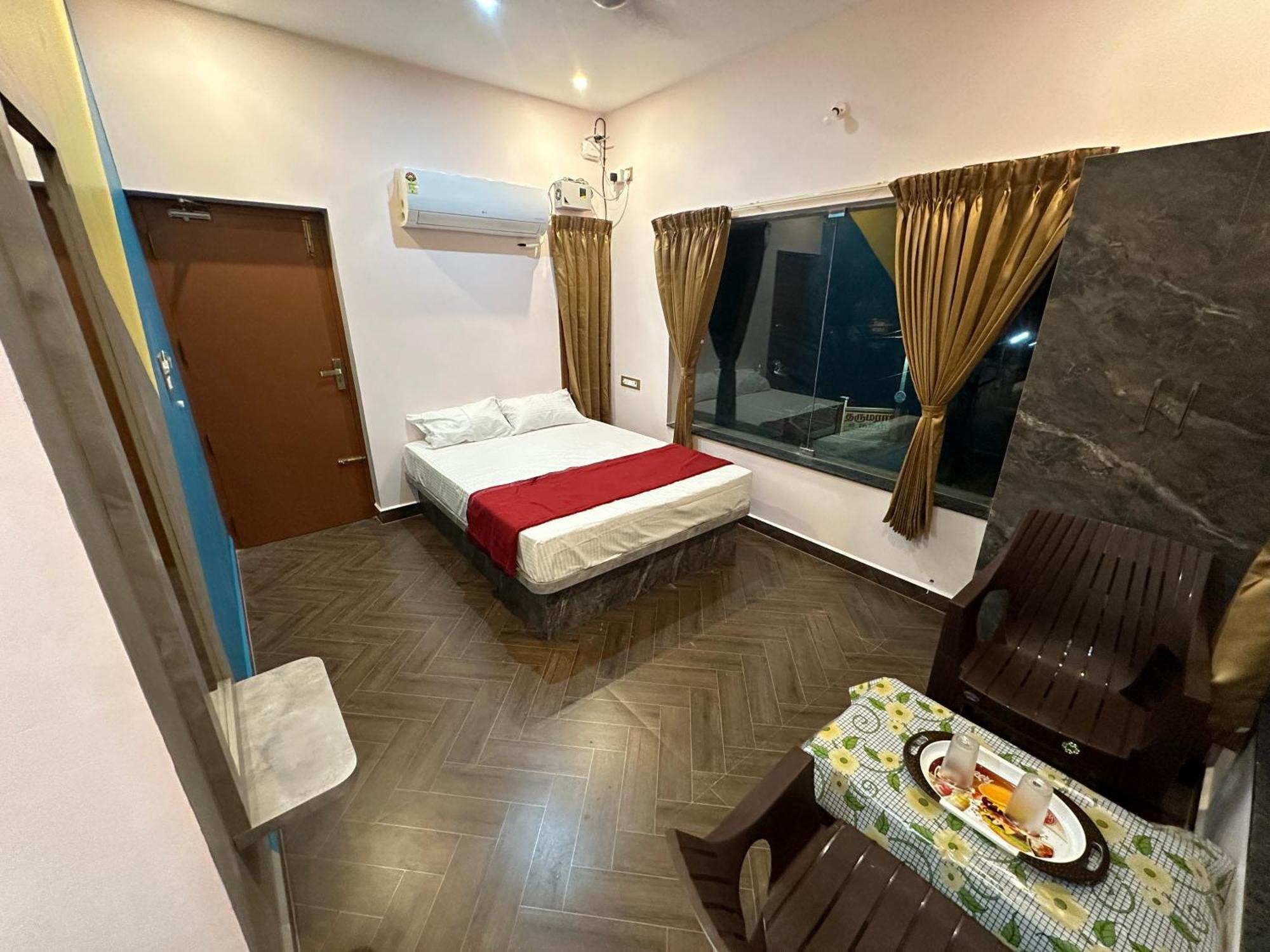 Om Lingeswaran Home Stay Tiruvannāmalai Exteriér fotografie